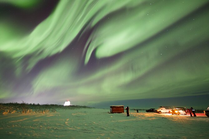 1 Day Shared Tour Arctic Circle and Aurora Viewing in Alaska - Yukon River Camp gives you a warm pause