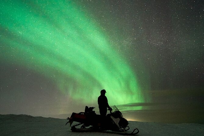 3 Hours Snowmobiling under Auroras and Night Sky - Searching for the Northern Lights
