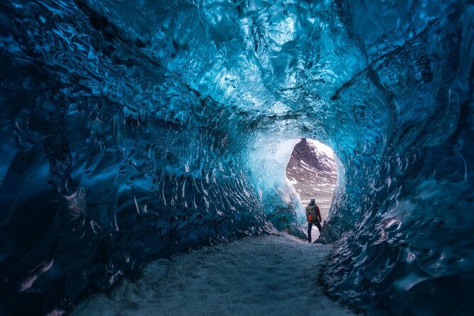 4 Day Northern Lights Adventure - Ice Caves & 4x4 Super Jeeps - Who should book this four-day adventure?