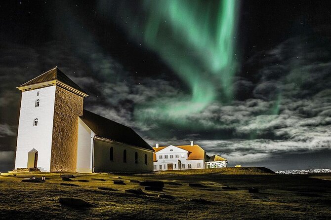 4 Hours Northern Lights Private Luxury Tour - What this four-hour Iceland evening is really about