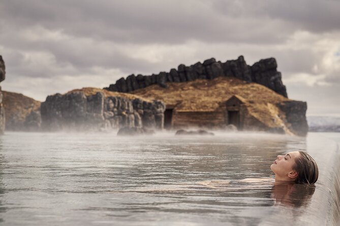 5-Day Northern Lights Hunt & Glacier Lagoon Tour - Þingvellir, Geysir, and Gullfoss make a strong opening day
