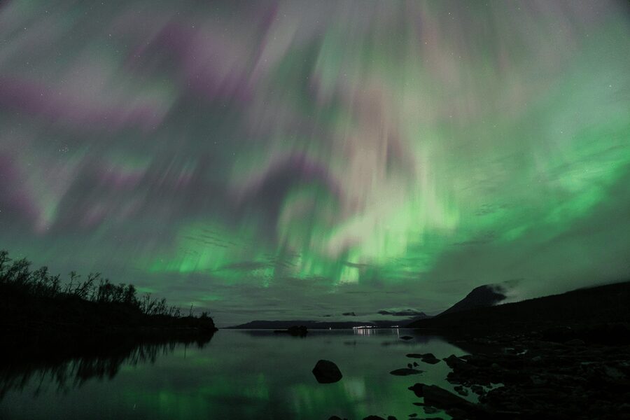 Abisko: Guided Autumn Aurora Chase with Hotel Transfers - Photography help, with realistic limits
