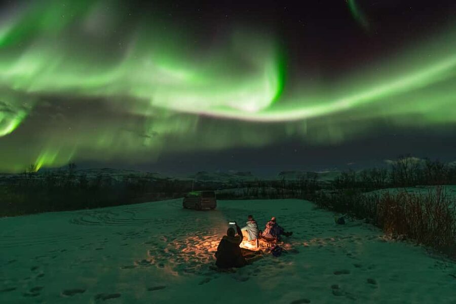 Abisko: Northern Lights Photography Tour with Dinner - Dinner in Abisko sets the tone