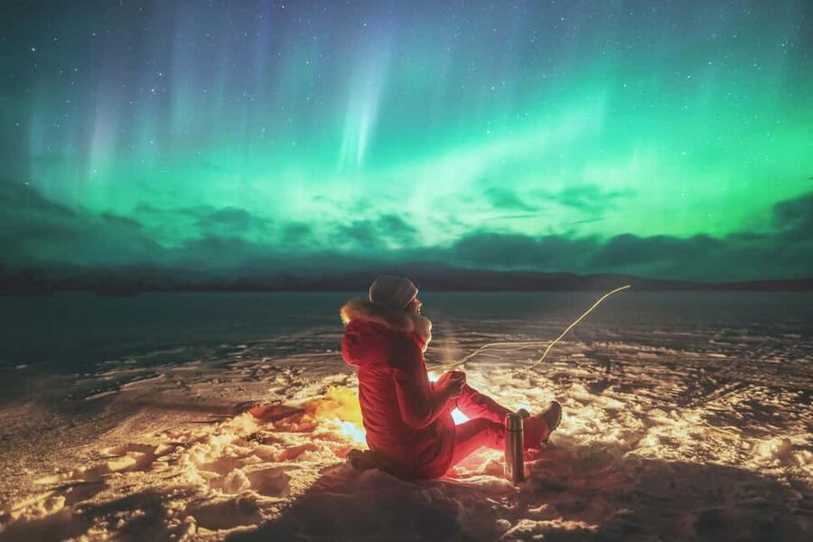 Abisko: Northern Lights Photography Tour with Dinner - Waiting for the lights at a dark location