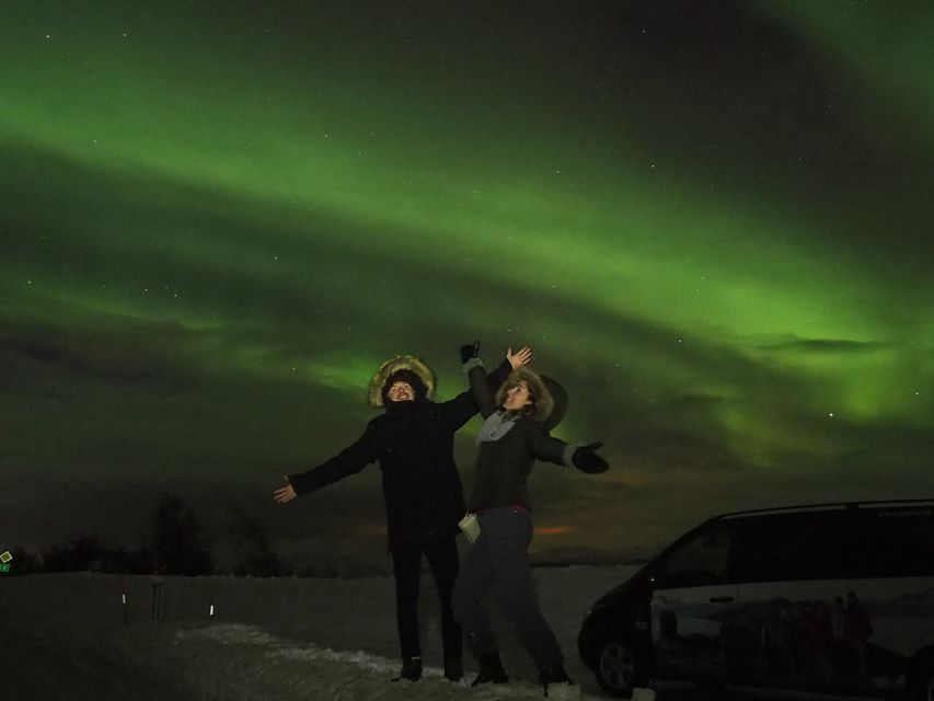 Alta: Small-Group Guided Northern Lights Tour - Campfire, hot chocolate, and northern-night snacks