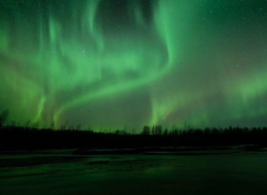 Anchorage: Aurora Borealis Northern Lights Photography Tour - The small group changes the feel of the night