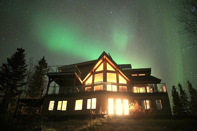Aurora Chasing + Aurora Lodge - When clouds send the bus toward Prelude Lake