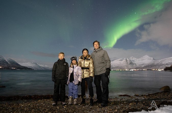 Aurora Safari Chase by big bus, free Photos, toilet onboard - How good are the guides?
