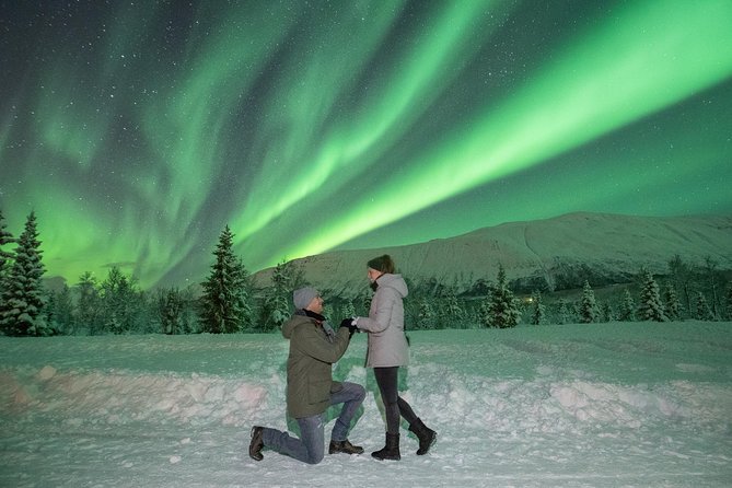 Aurora Safari Chase by big bus, free Photos, toilet onboard - Base stations, fires, and the long wait
