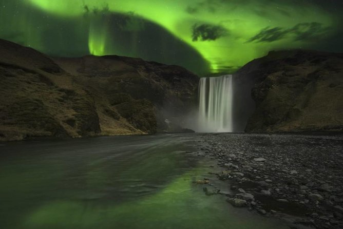Chasing Aurora Borealis with Warmth and Treats in Premium Tour! - Warm chocolate, Icelandic pastries, and a long wait outside
