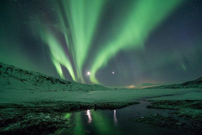 Cozy Northern Lights Tour with Icelandic Treats - What the guides add to the night