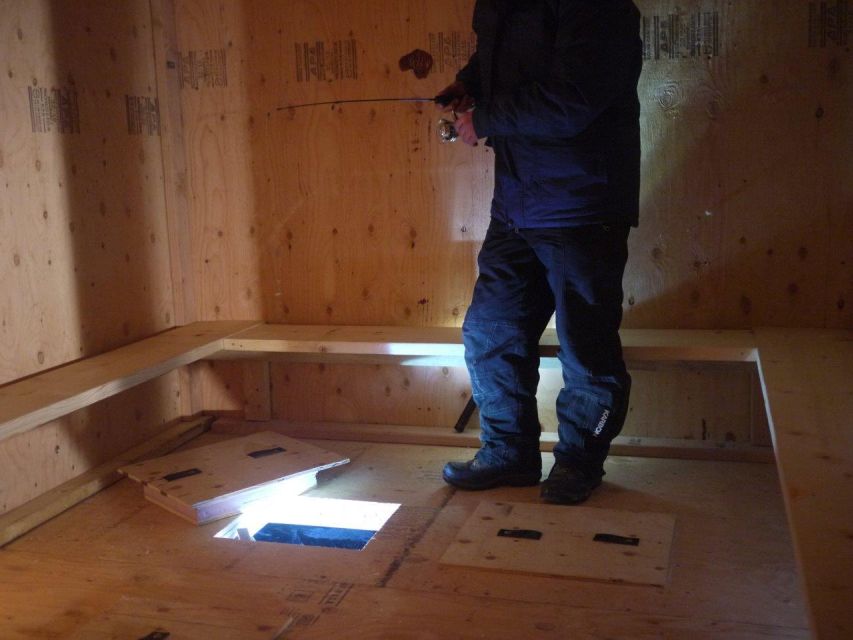 Fairbanks: Aurora Ice Fishing Tour - Why the warm hut makes a difference
