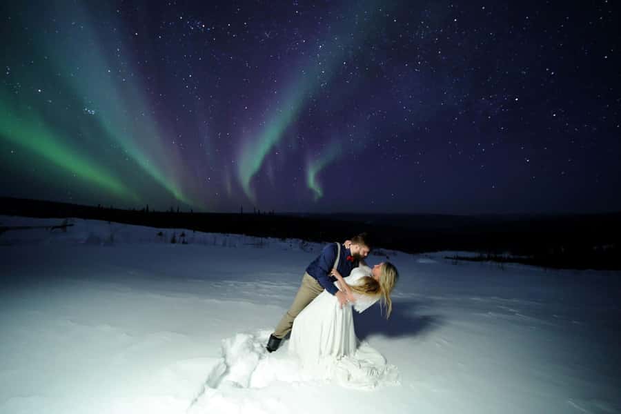Fairbanks: Northern Lights Adventure with Photos & HOT PIZZA - Waiting for the aurora