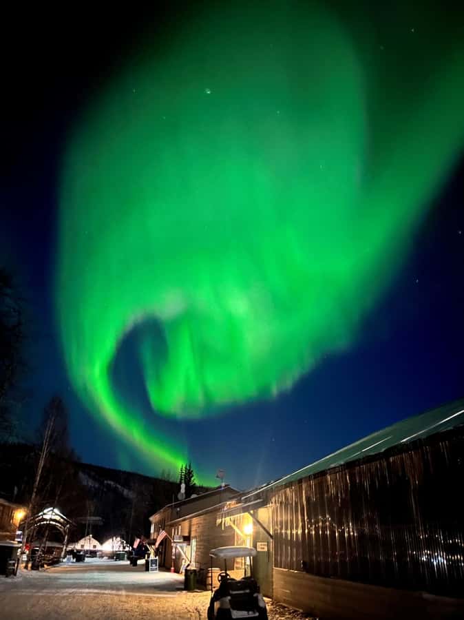 Fairbanks: Northern Lights and Chena Hot Springs Tour - Chasing the northern lights after midnight