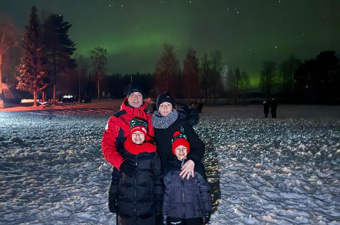 FAMILY FRIENDLY Aurora tour by minivan - The value of included Aurora photos