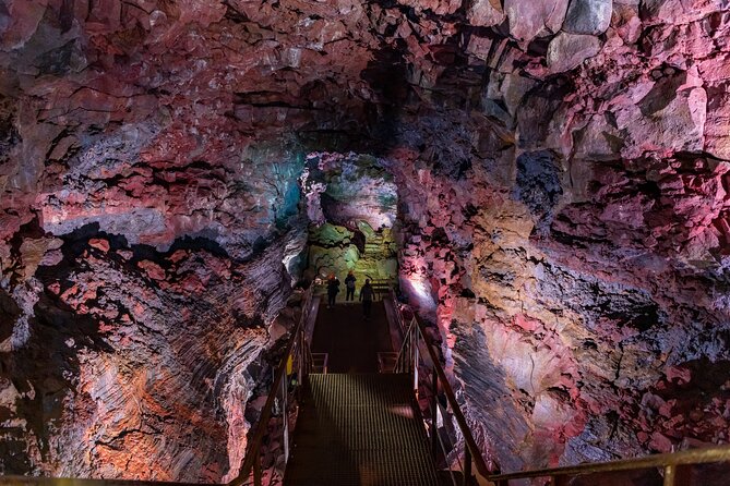 From Reykjavík: Evening Lava Tunnel Tour and Northern Lights Tour - Why this evening combination works