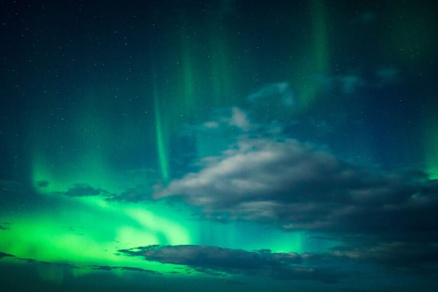 From Reykjavik: Northern Lights Chase with Expert Guide - Photographing the Aurora without missing it