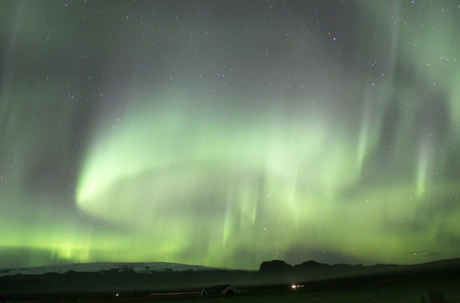 From Reykjavik: Northern Lights Hunt Super Jeep Tour - Warm drinks, kleinur, and a telescope