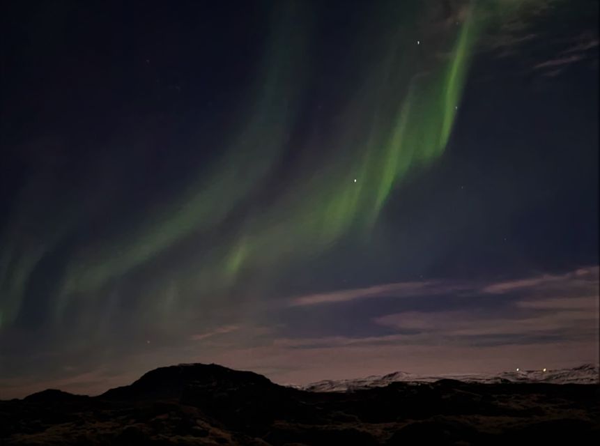 From Reykjavík: Spot the Northern Lights with Snacks & Drink - Remote night views and the Icelandic setting