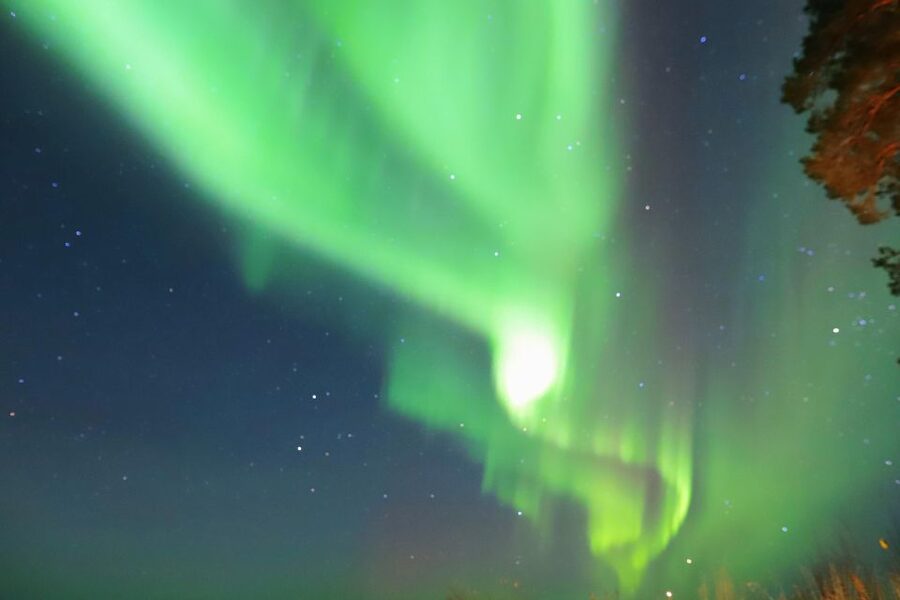 From Rovaniemi: Aurora Borealis Trip in Lapland Lakeside - A Lakeside View Built for Aurora Watching