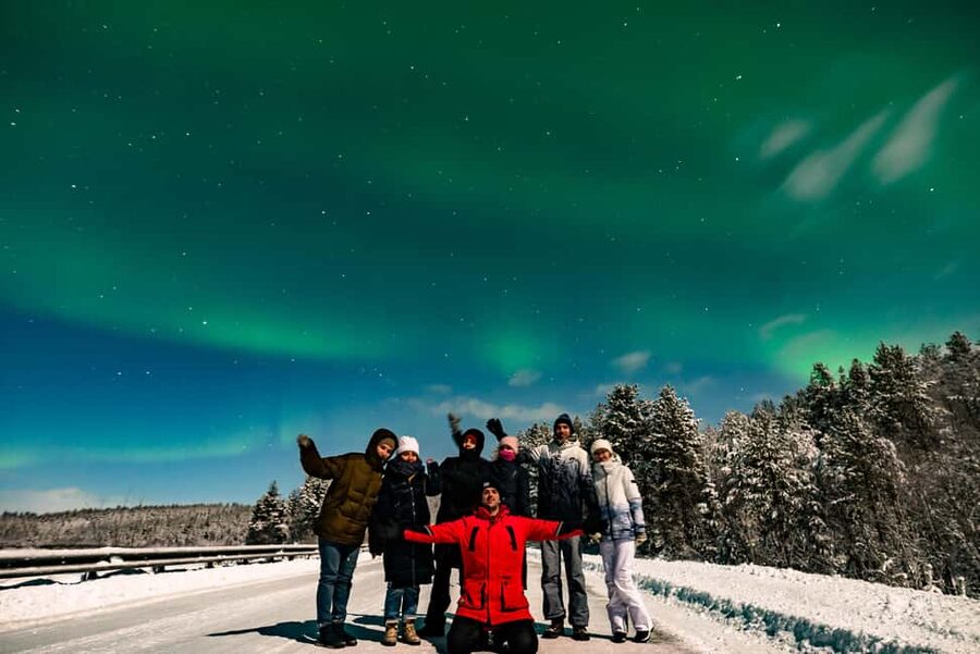 From Rovaniemi: Northern Lights Van Tour with Photos - Photos included, with uneven results