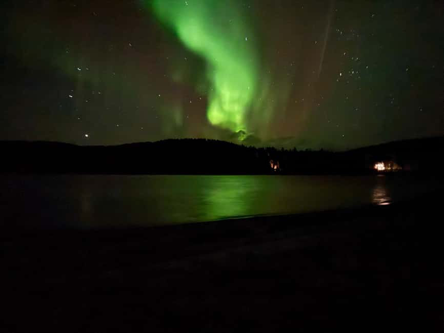 From Saariselkä/Inari: Aurora Hunting Tour, campfire&snacks - The orange Multivan and the road into the dark