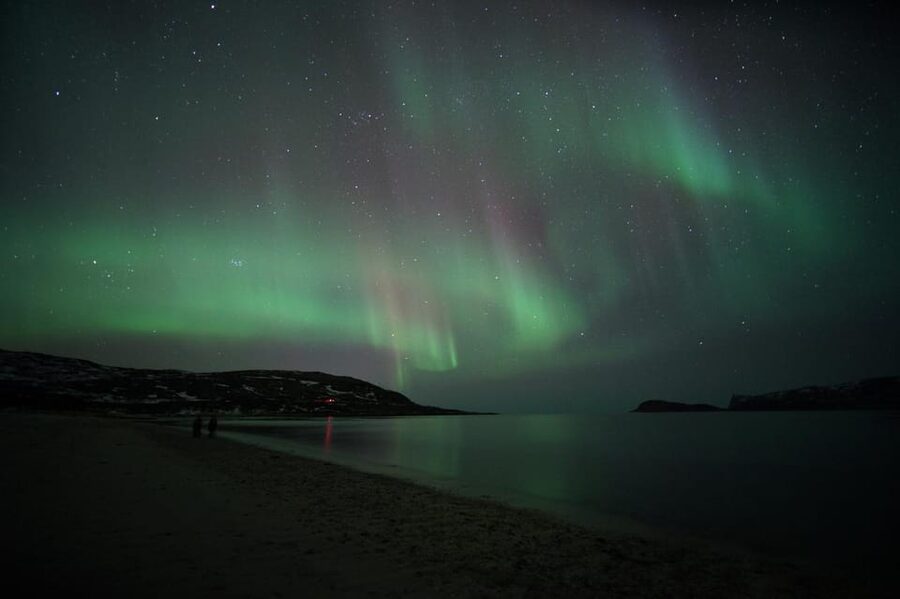 From Tromsø: Aurora Bus Tour with Snacks, Photos, and Drinks - What the photography service really gives you