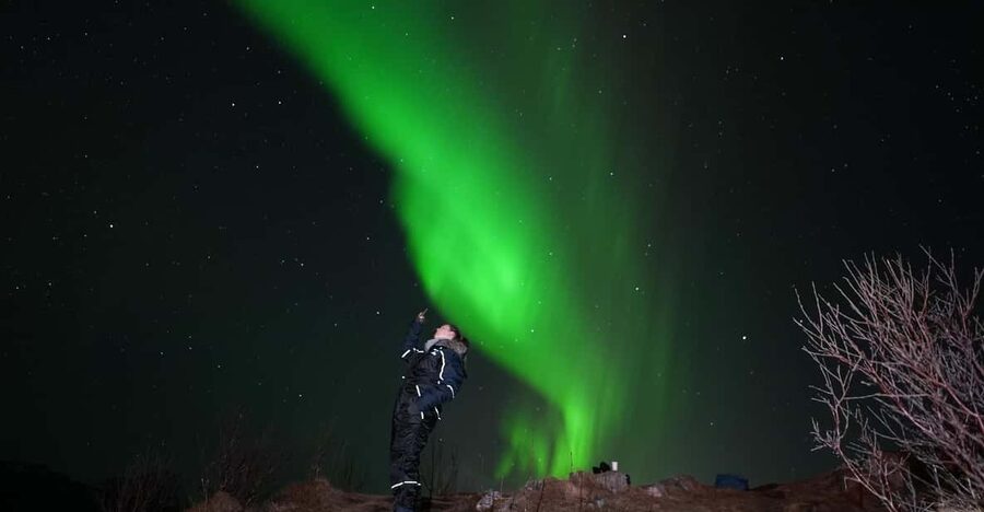 From Tromsø: Northern Lights Tour with Hot Drinks and Photos - Meeting the silver Mercedes Vito in Tromsø