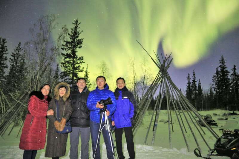 From Yellowknife: Northern Lights Bus Tour with Photos - Why a bus is a smart way to chase the aurora