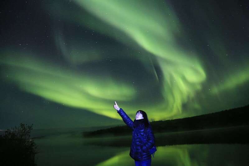 From Yellowknife: Northern Lights Bus Tour with Photos - Stop one: getting your first look at the sky