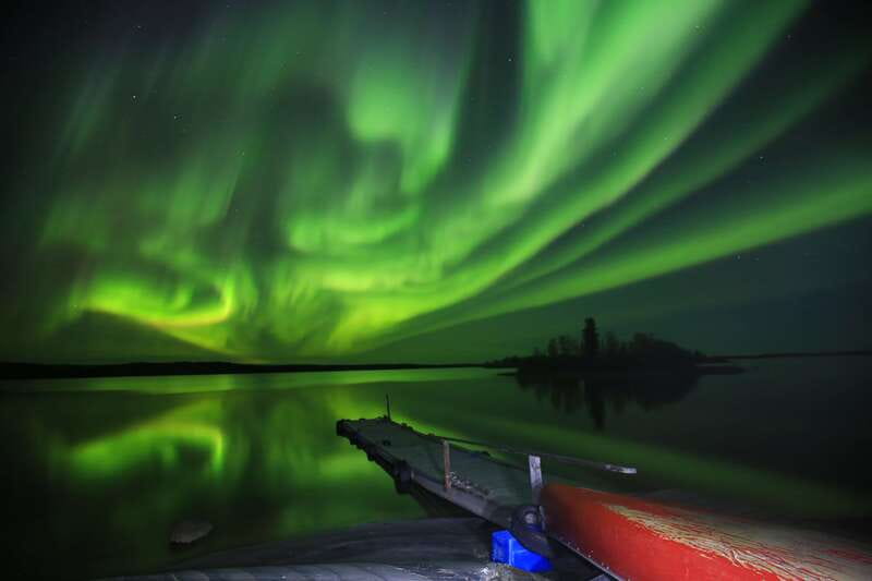 From Yellowknife: Northern Lights Bus Tour with Photos - Pickup in Yellowknife and the ride to Ingraham Trail