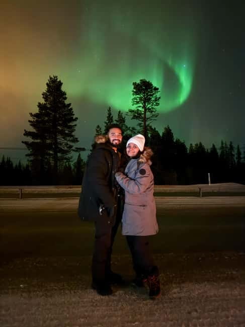 Guarantee Northern Lights Hunt by Minibus With Local Guide - Blankets, drinks, snacks, and the waiting game