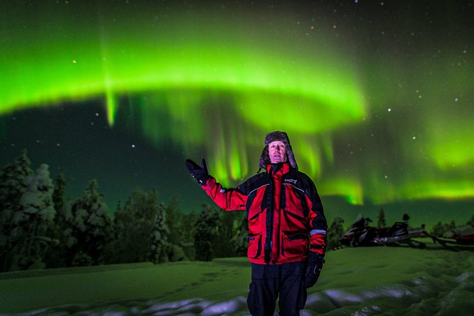 Hunting Northern Lights by Snowmobiles - Learning to handle a snowmobile
