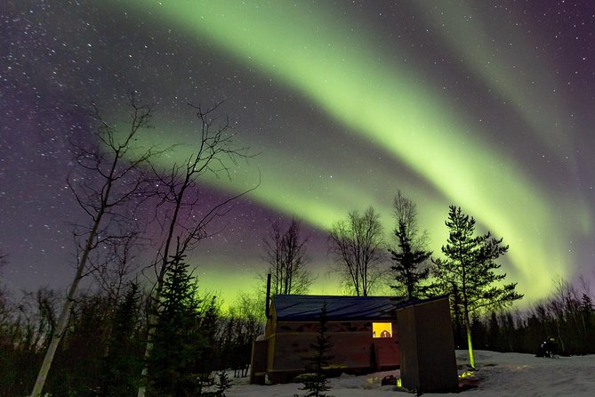 Intimate Aurora Tours Cozy Cabin Bucket List - Leaving Yellowknife after dark