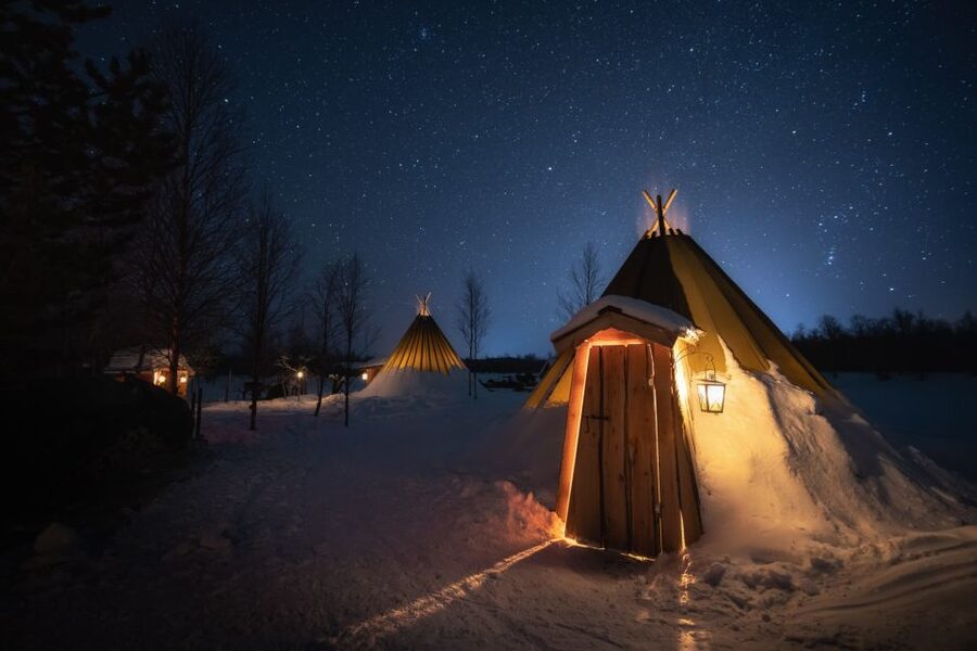 Ivalo: Lake Inari Northern Lights Tour w/ Reindeer & Dinner - Crossing the frozen lake by snowmobile sleigh