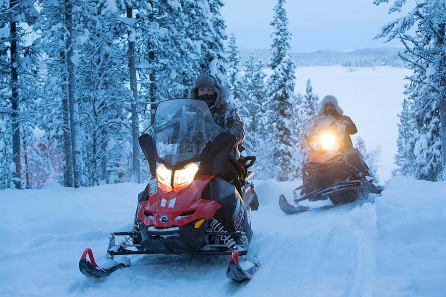 Kiruna: Northern Lights Snowmobile Tour with Dinner - How the snowmobile works for couples, families, and solo bookers