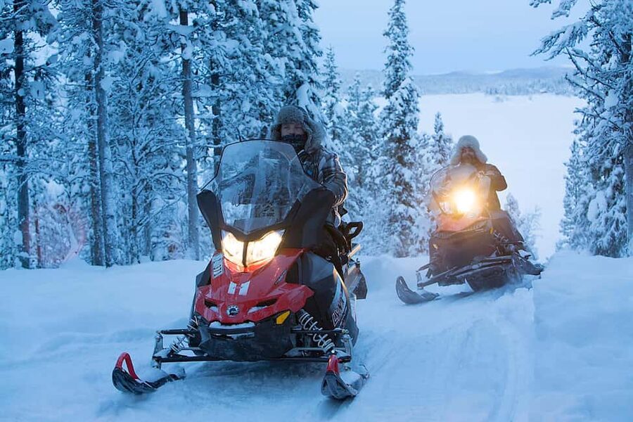 Kiruna: Northern Lights Snowmobile Tour with Transfer - Learning to handle the snowmobile