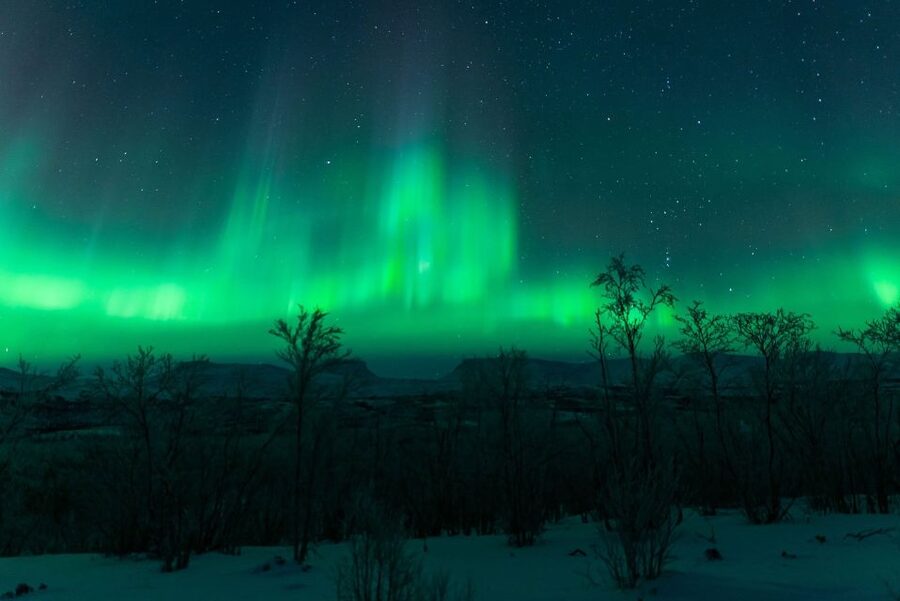 Kiruna: Northern Lights Tour with Photos - Waiting beside the fire in polar cold