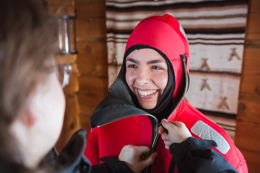 Levi: Ice Floating and Northern Lights Tour - Group size and guide support