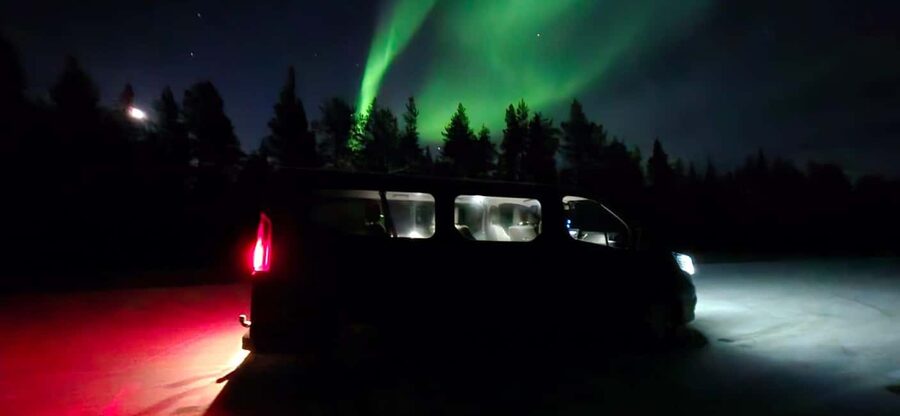 Levi: Northern Lights by Minivan with hot drinks and snacks - Mikus and the personal side of the tour