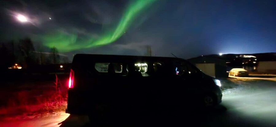 Levi: Northern Lights by Minivan with hot drinks and snacks - What the best nights can look like