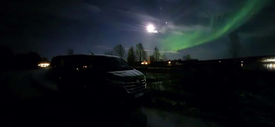 Levi: Northern Lights by Minivan with hot drinks and snacks - Who will enjoy this Levi night tour?