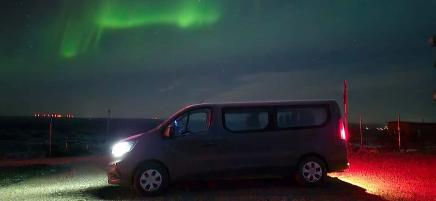 Levi: Northern Lights by Minivan with hot drinks and snacks - What happens during the three-hour search