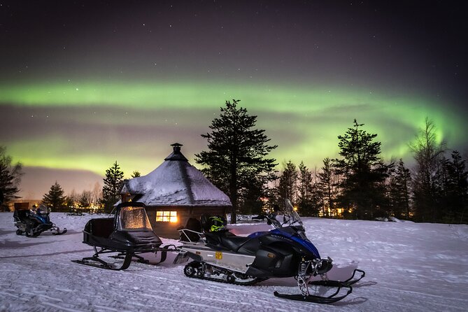 Levi Northern lights by snowmobile - Learning to drive a snowmobile