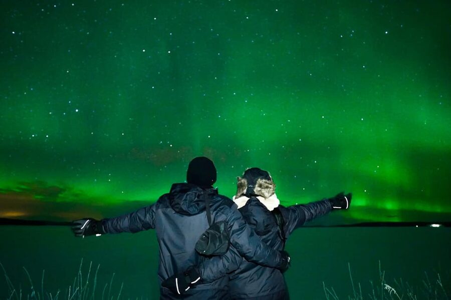 Levi: Northern Lights Tour with Guaranteed Sightings - What the guides add to the night