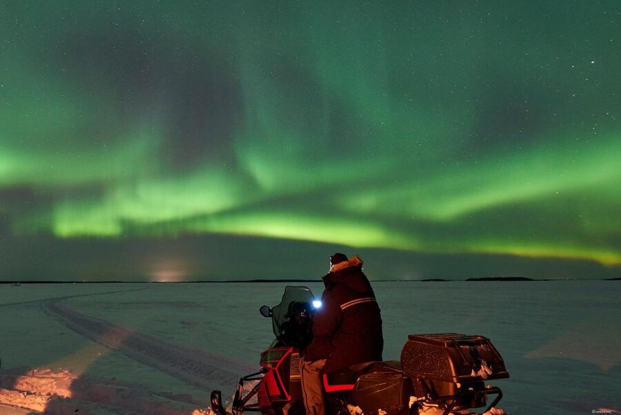 Luleå : Northern lights snowmobile tour - Riding through snow, moonlight, and stars