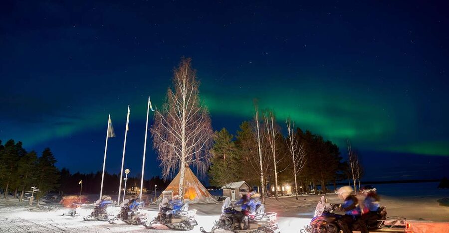 Luleå : Northern lights snowmobile tour - Getting dressed for the Arctic night