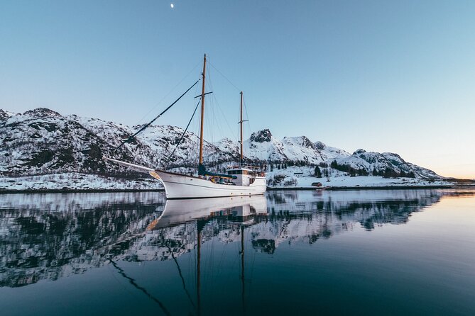 Luxury Northern Lights Yacht Cruise with Hot Tub from Tromsø - The human side of the cruise