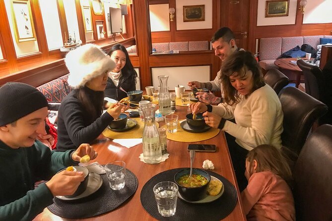 Luxury Northern Lights Yacht Cruise with Hot Tub from Tromsø - How the Northern Lights search works
