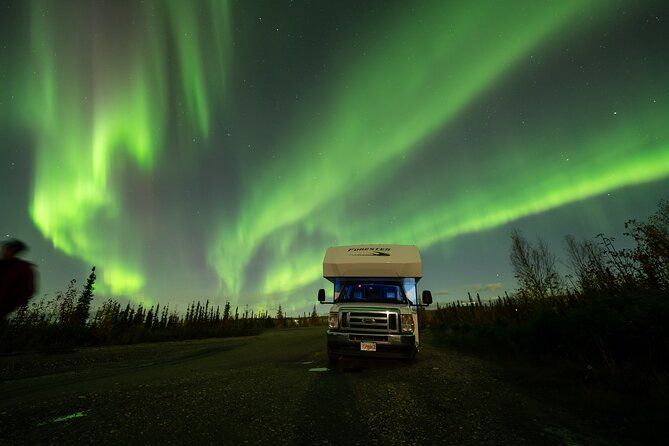 Luxury RV Small Group Aurora Chasing Tour with Photography - How small groups change the experience
